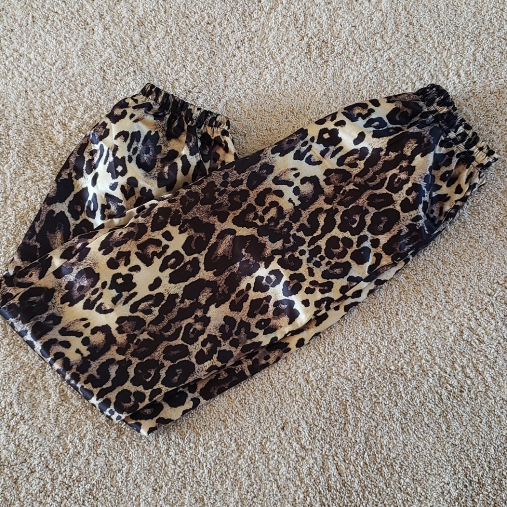 Medium leapord pants